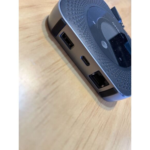 NETGEAR AT&T Nighthawk LTE Mobile Hotspot Router - Picture 3 of 4